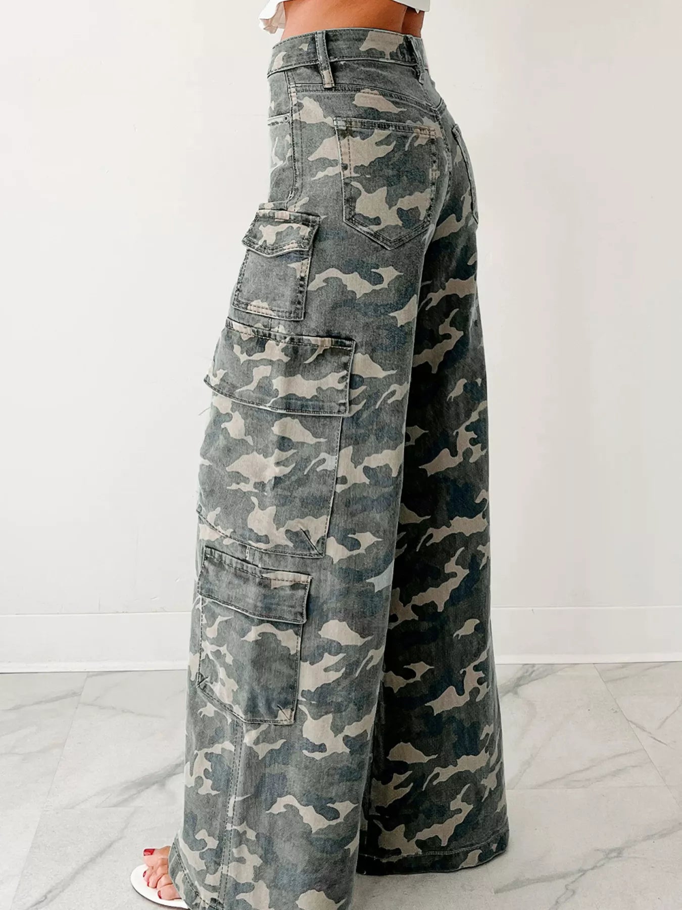 Hazel Blues® | Camo Print Wide Leg Cargo Jeans