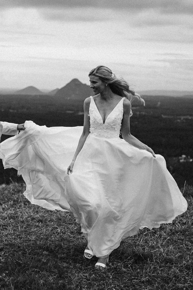 Elegant A-Line V Neck White Chiffon Wedding Dress with Appliques